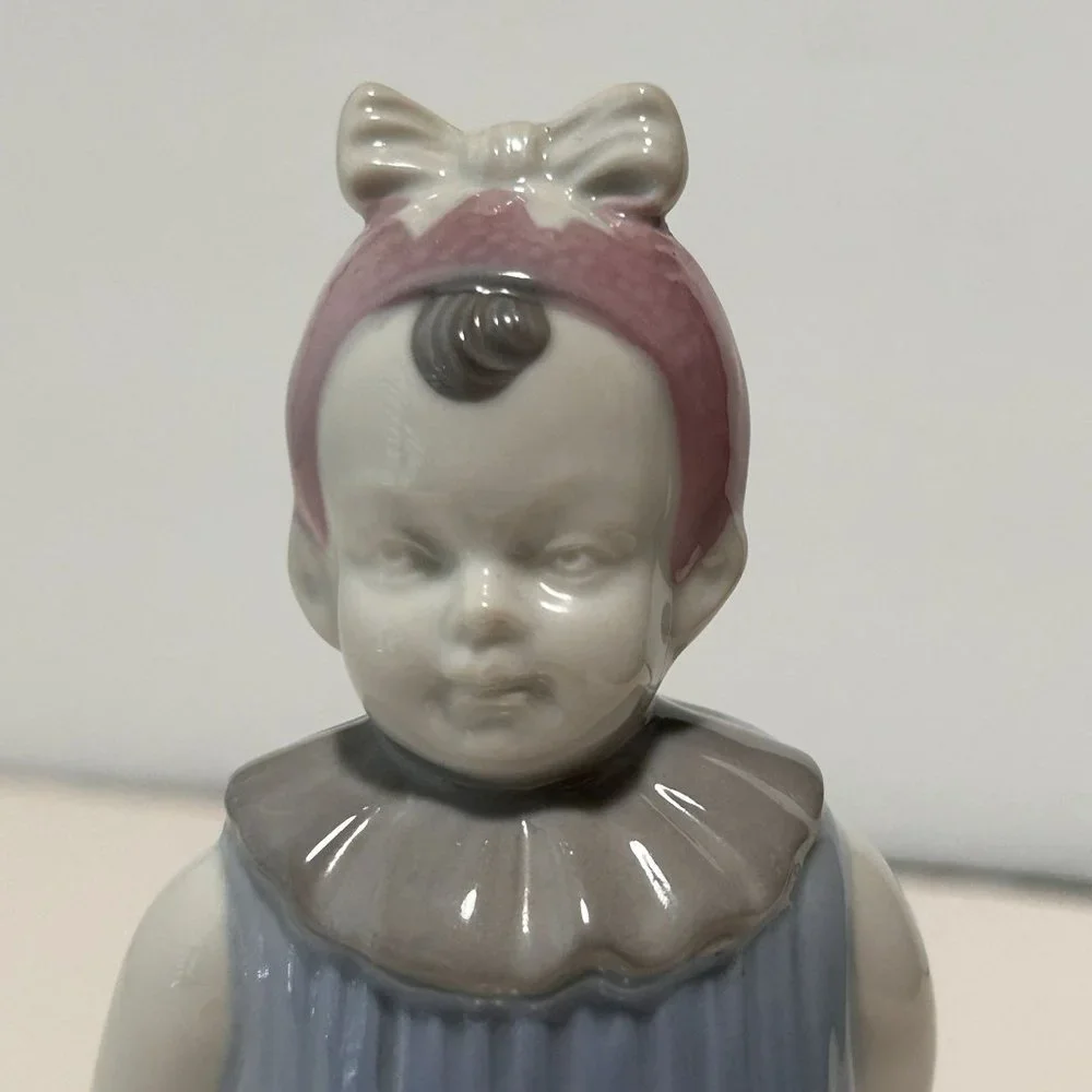 Gerold Porzellan‎ Figurine Little Girl In Nightgown Bavaria West Germany No Box